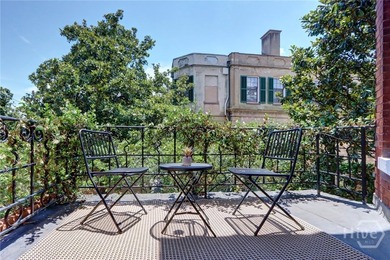 $60K PRICE ADJUSTMENT! QUINTESSENTIAL SAVANNAH. This fully - photo 3
