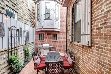 $60K PRICE ADJUSTMENT! QUINTESSENTIAL SAVANNAH. This fully - photo 7