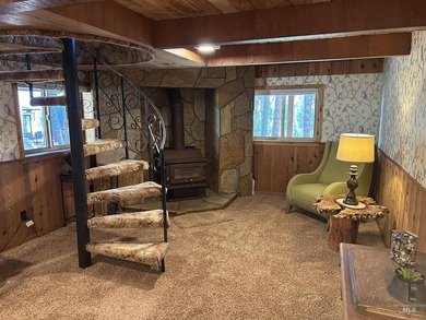 Escape to this turnkey log cabin tucked away at the end of a - photo 16