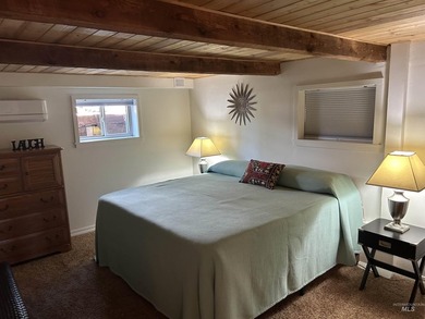 Escape to this turnkey log cabin tucked away at the end of a - photo 19