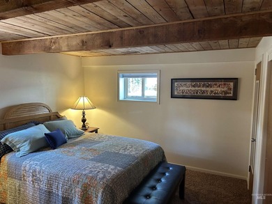 Escape to this turnkey log cabin tucked away at the end of a - photo 20
