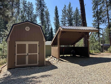 Escape to this turnkey log cabin tucked away at the end of a - photo 26