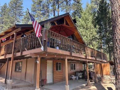 Escape to this turnkey log cabin tucked away at the end of a - photo 28
