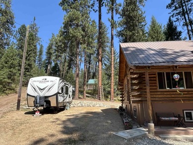 Escape to this turnkey log cabin tucked away at the end of a - photo 30