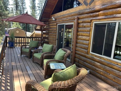 Escape to this turnkey log cabin tucked away at the end of a - photo 35
