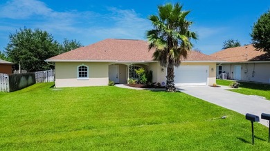 Move-in ready 2023 roof, 4/2/2 home, great location! Designed - photo 1