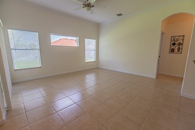 Move-in ready 2023 roof, 4/2/2 home, great location! Designed - photo 3