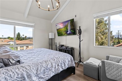 REMODELED TOP-LEVEL CORNER END UNIT WITH MOUNTAIN VIEWS FROM THE - photo 4
