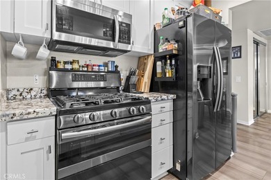 REMODELED TOP-LEVEL CORNER END UNIT WITH MOUNTAIN VIEWS FROM THE - photo 10