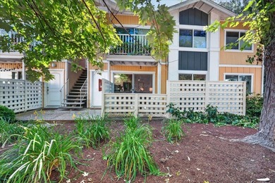 Beautifully refreshed and move-in ready Santa Cruz condo near - photo 1