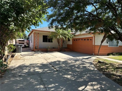 Unlock incredible potential with this classic Santa Ana property - photo 1
