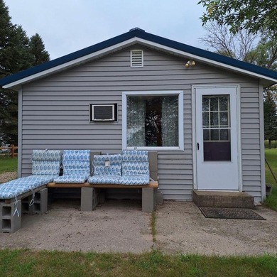 Welcome to your springtime lakeside retreat on Pelican Lake! As - photo 2