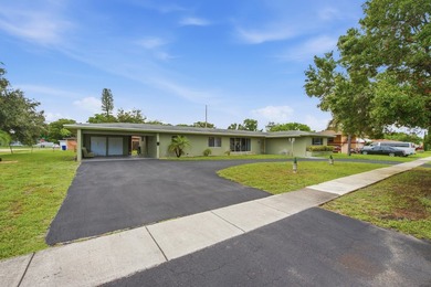 Welcome to this spacious 3-bedroom, 3-bathroom home located in - photo 4