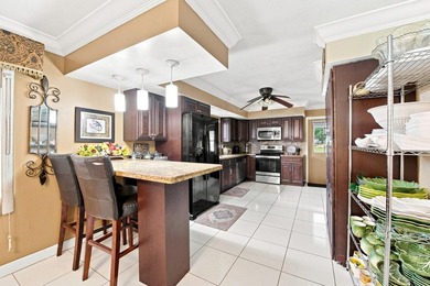 Welcome to this spacious 3-bedroom, 3-bathroom home located in - photo 7