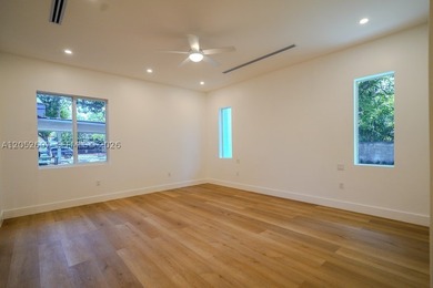STUNNING NEW CONSTRUCTION 4-bedroom, 3-bathroom residence offers - photo 8