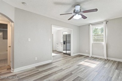 Welcome home to this beautifully updated 3-bedroom, 2-bath home - photo 8
