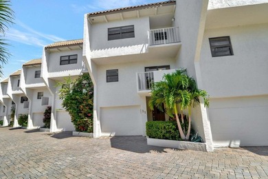 This Gorgeous Townhome is located between the ocean and - photo 4