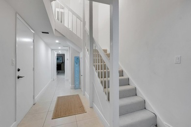 This Gorgeous Townhome is located between the ocean and - photo 8