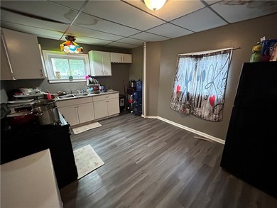 Spacious 4 bedroom Colonial! Currently rented at $1,512 per - photo 12
