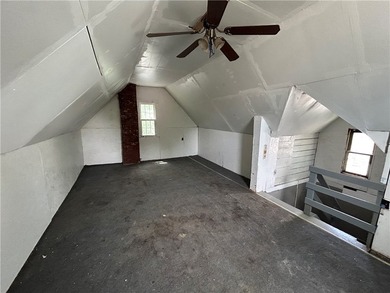 Spacious 4 bedroom Colonial! Currently rented at $1,512 per - photo 25