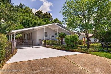 Rare Mid-Century Modern Retreat - Walking Distance to the Beach! - photo 1