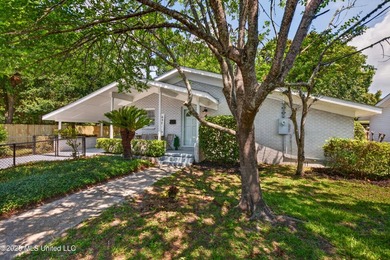 Rare Mid-Century Modern Retreat - Walking Distance to the Beach! - photo 4