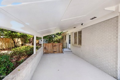 Rare Mid-Century Modern Retreat - Walking Distance to the Beach! - photo 5