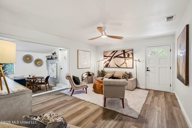 Rare Mid-Century Modern Retreat - Walking Distance to the Beach! - photo 9