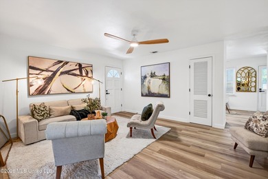 Rare Mid-Century Modern Retreat - Walking Distance to the Beach! - photo 10
