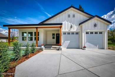 Lake Home For Sale in Sandpoint, Idaho