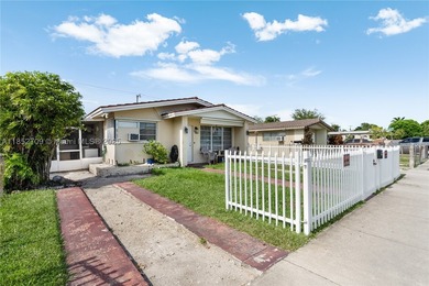 Must-See Duplex in the Heart of Westchester This unique and - photo 3