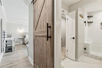 GREAT LOCATION ! This well appointed townhome sits in the heart - photo 11