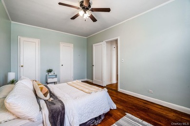 Commuters Dream!! Step into this spacious sun-drenched 1-bedroom - photo 13