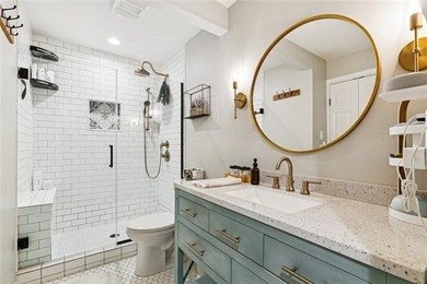 GREAT LOCATION ! This well appointed townhome sits in the heart - photo 15