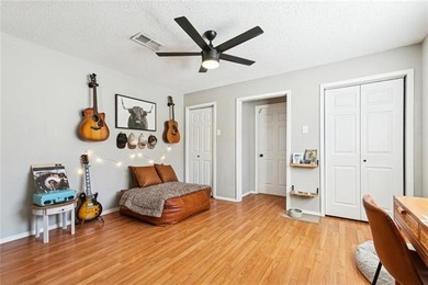 GREAT LOCATION ! This well appointed townhome sits in the heart - photo 16