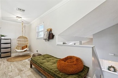 GREAT LOCATION ! This well appointed townhome sits in the heart - photo 19