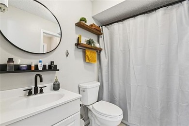 GREAT LOCATION ! This well appointed townhome sits in the heart - photo 20