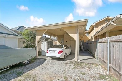 GREAT LOCATION ! This well appointed townhome sits in the heart - photo 22