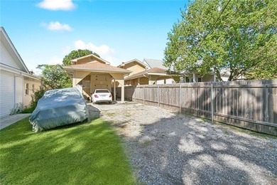 GREAT LOCATION ! This well appointed townhome sits in the heart - photo 23