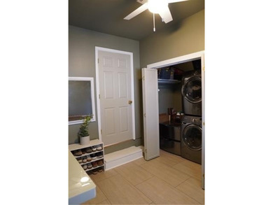 GREAT LOCATION ! This well appointed townhome sits in the heart - photo 28