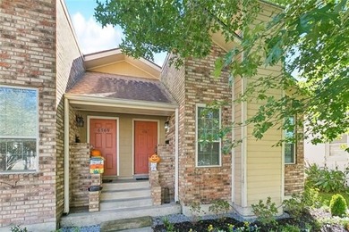 GREAT LOCATION ! This well appointed townhome sits in the heart - photo 29