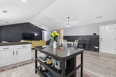 Welcome to 9 Wellena Court! Tucked away on a quiet cul-de-sac - photo 11