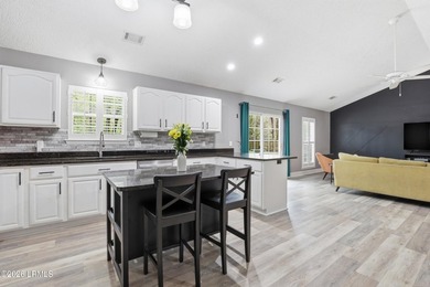 Welcome to 9 Wellena Court! Tucked away on a quiet cul-de-sac - photo 12