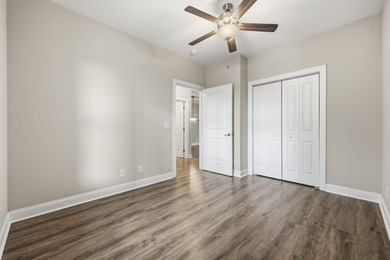 This well-maintained condo in Queens Harbor offers comfort