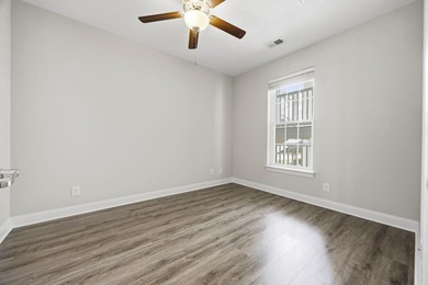 This well-maintained condo in Queens Harbor offers comfort