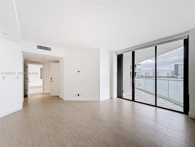 Gorgeous 2 Bedroom + Den (can be enclosed as a 3rd bedroom) / 2