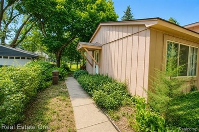 Welcome home to this beautiful 3-bedroom, 1-bath tri-level home - photo 3