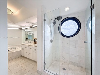 Gorgeous 2 Bedroom + Den (can be enclosed as a 3rd bedroom) / 2