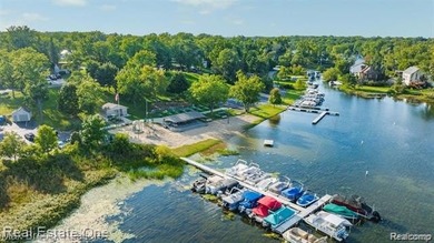 Welcome home to this beautiful 3-bedroom, 1-bath tri-level home - photo 9