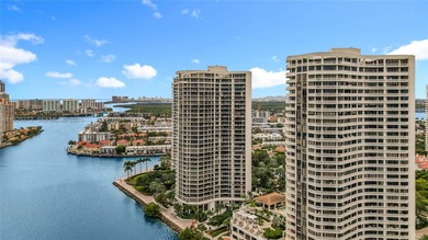 Gorgeous 2 Bedroom + Den (can be enclosed as a 3rd bedroom) / 2